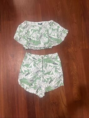 Green Tropical Print Women's Shorts - Two-Piece Set